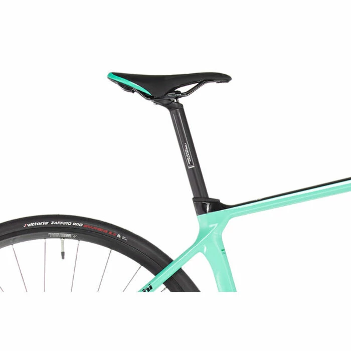 Vélo Route Bianchi Infinito XE Disc 105 DI2 12V Vert Céleste 2023 6 Vélo Route Bianchi Infinito XE Disc 105 DI2 12V Vert Céleste 2023 – Image 6