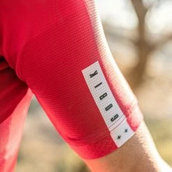 Maillot Manches Courtes Gobik Stark Cranberry Homme -VÉLOS Soldes Magasin maillot hombre stark carnberry gobik warm series22 5 700x700 1