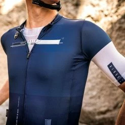 Maillot Manches Courtes Gobik Stark Ribbon Homme -VÉLOS Soldes Magasin maillot hombre stark ribbon gobik warm series22 5 700x700 4