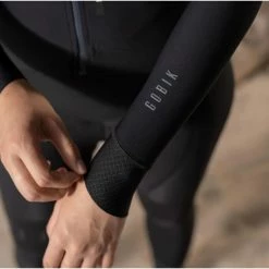 Maillot Manche Longue Gobik Pacer Solid Jet Black Femme 2023 -VÉLOS Soldes Magasin maillot manche longue gobik pacer solid jet black femme 2023 3 700x700 1