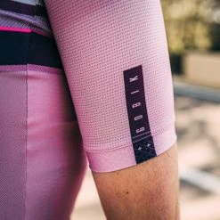 Maillot Manches Courtes Gobik Stark Lavender Femme -VÉLOS Soldes Magasin maillot mujer stark lavender gobik warm series22 6 700x700 5