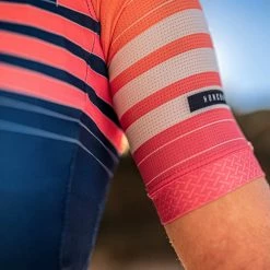 Maillot Manches Courtes Gobik Stark Lotus Claim Femme -VÉLOS Soldes Magasin maillot mujer stark lotus claim gobik warm series22 6 700x700 3