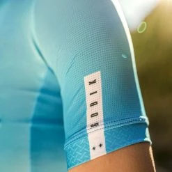 Maillot Manches Courtes Gobik Stark Zircon Femme 64 Maillot Manches Courtes Gobik Stark Zircon Femme -VÉLOS Soldes Magasin maillot mujer stark zircon streak gobik warm series22 5 700x700 4