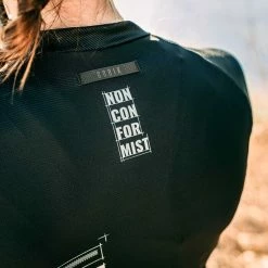 Maillot Manches Courtes Gobik Cx Pro Black Claim Unisex 64 Maillot Manches Courtes Gobik Cx Pro Black Claim Unisex -VÉLOS Soldes Magasin maillot unisex cxpro black claim gobik warm series22 5 700x700 4