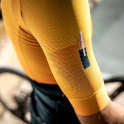 Maillot Manches Courtes Gobik Cx Pro Saffron Unisex -VÉLOS Soldes Magasin maillot unisex cxpro saffron gobik warm series22 5 700x700 1