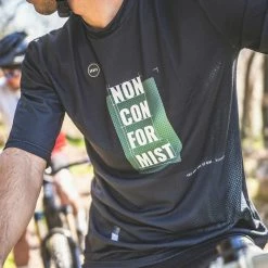 T-Shirt Manches Courtes Gobik Terrain Hardwoods Homme -VÉLOS Soldes Magasin t shirt man freeride terrian hardwoods gobik warm series22 4 700x700 2