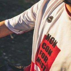 T-Shirt Manches Courtes Gobik Terrain Whistler Homme 84 T-Shirt Manches Courtes Gobik Terrain Whistler Homme -VÉLOS Soldes Magasin t shirt man freeride terrian whistler gobik warm series22 4 700x700 3