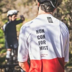 T-Shirt Manches Courtes Gobik Terrain Whistler Homme 78 T-Shirt Manches Courtes Gobik Terrain Whistler Homme -VÉLOS Soldes Magasin t shirt man freeride terrian whistler gobik warm series22 7 700x700 2