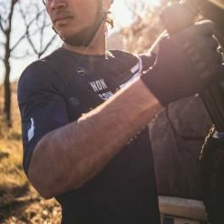 Maillot Gobik Manche Courte Volt Charcoal Homme 120 Maillot Gobik Manche Courte Volt Charcoal Homme -VÉLOS Soldes Magasin t shirt man freeride volt charcoal claim gobik warm series22 4 700x700 7