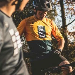 Maillot Gobik Manche Courte Volt Molehill Homme -VÉLOS Soldes Magasin t shirt man freeride volt molehill gobik warm series22 5 700x700 2